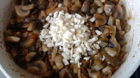 фаршированный овощами лаваш в духовке