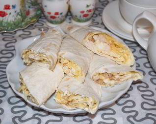 Лаваш с курицей и яйцом