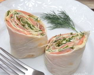 Лаваш с сыром, и семгой, и зеленью