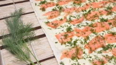 лаваш с сыром, и семгой, и зеленью