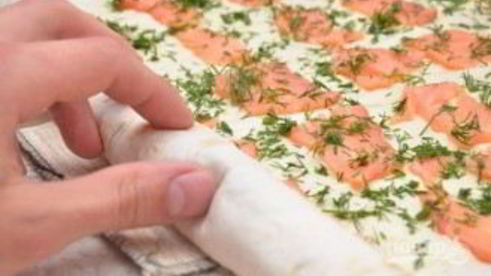 лаваш с сыром, и семгой, и зеленью