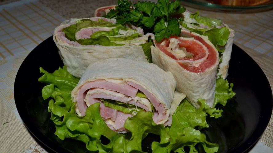 Рецепт рулетов из лаваша с сыром, ветчиной и рыбой