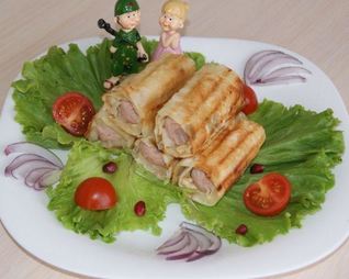 Сосиски в лаваше с сыром и картошкой