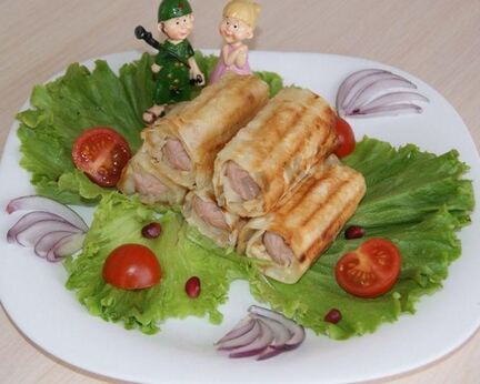 Сосиски в лаваше с сыром и картошкой