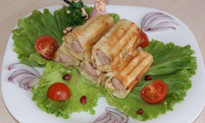 Сосиски в лаваше с сыром и картошкой