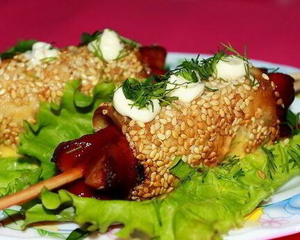 Сосиски в лаваше с сыром