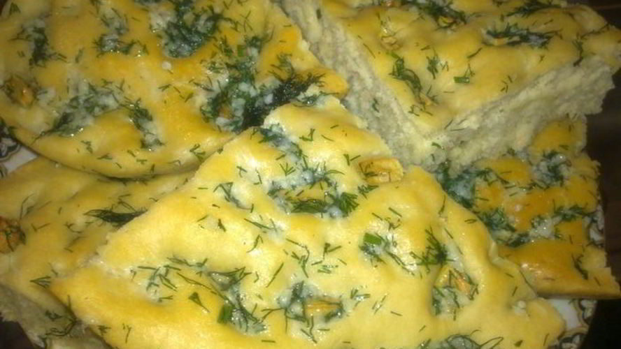 Рецепт фокаччи чесночной с чесночным соусом