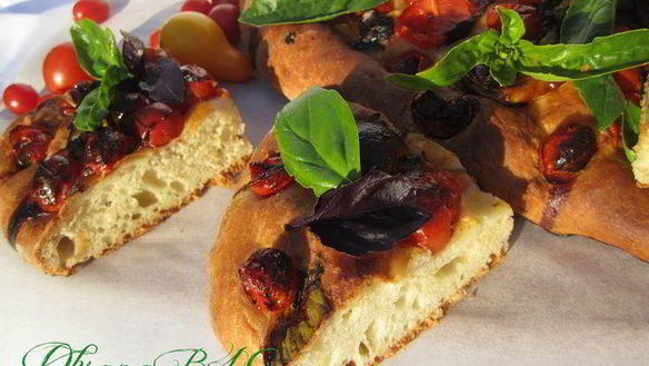 Рецепт Фокаччи с ароматными томатами