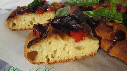 фокачча с ароматными томатами