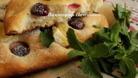 Рецепт Фокаччи с черешней и сыром бри