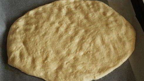 фокачча с черешней и сыром бри