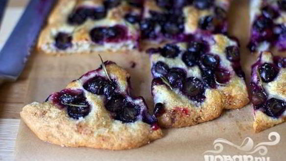 Рецепт Фокаччи с виноградом и розмарином