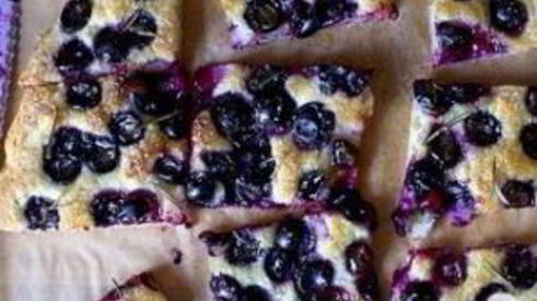 фокачча с виноградом и розмарином