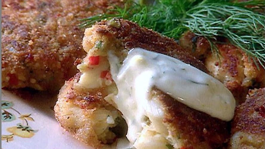 Рецепт крабовых лепешек с лимонно-укропным соусом