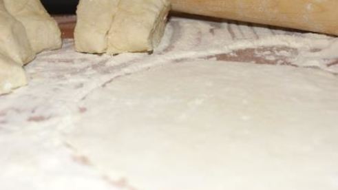 лепешки из творожного теста с помидором и моцареллой