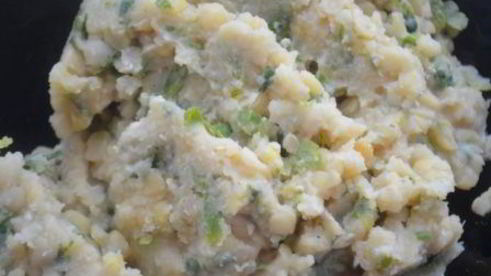 лепешки с горохово-чесночной начинкой