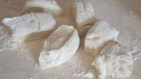 лепешки с горохово-чесночной начинкой