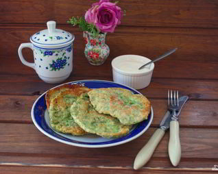 Лепешки с зеленью на сковороде