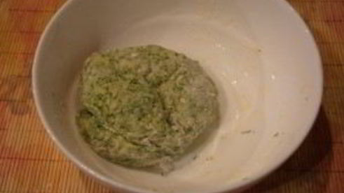 лепешки с зеленью на сковороде