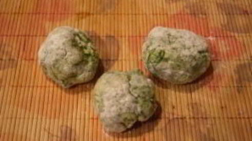 лепешки с зеленью на сковороде