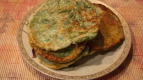 лепешки с зеленью на сковороде