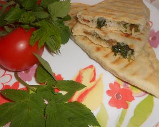 Лепешки со снытью, рисом и изюмом