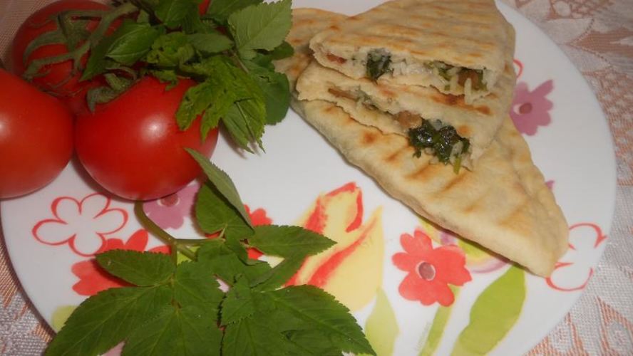 Рецепт лепешек со снытью, рисом и изюмом