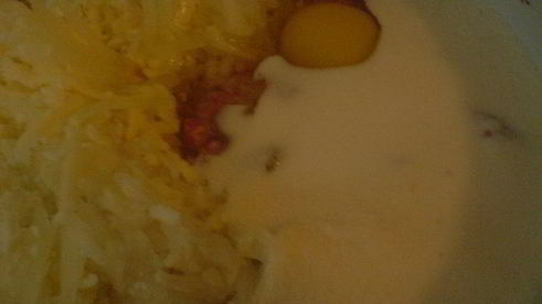 мясные лепешки с брынзой в чесночной панировке