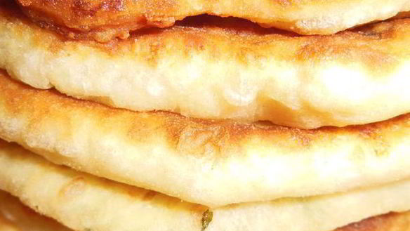 Рецепт очень сырных лепешек