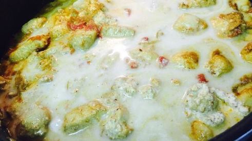 ореховое карри с куриной грудкой и лепешкой наан