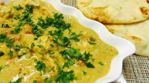 ореховое карри с куриной грудкой и лепешкой наан