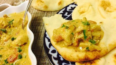 ореховое карри с куриной грудкой и лепешкой наан