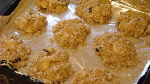 сытно, вкусно, полезно-овсяные лепешки с изюмом, яблоком, бананом и орешками