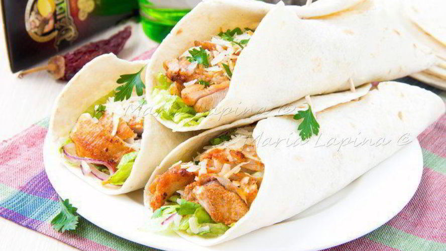 Рецепт тортилий с острой курицей, овощами и сыром джюгас