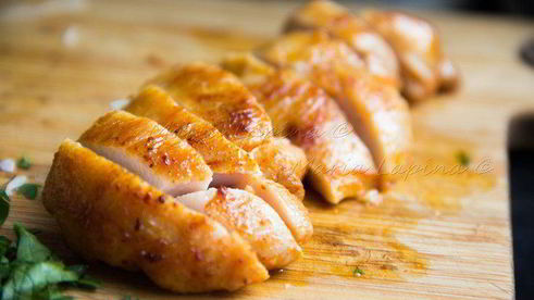 тортильи с острой курицей, овощами и сыром джюгас