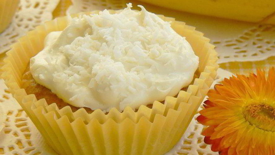 Рецепт банановых маффинов с кокосовым облачком