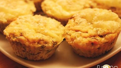 картофельные маффины с лососем и зеленью