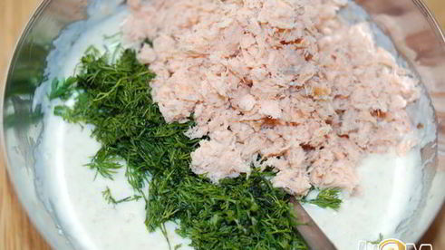 картофельные маффины с лососем и зеленью