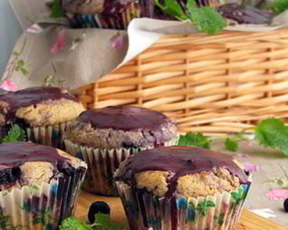 Маффины из гречневой муки с черничной глазурью