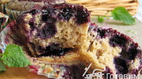 маффины из гречневой муки с черничной глазурью