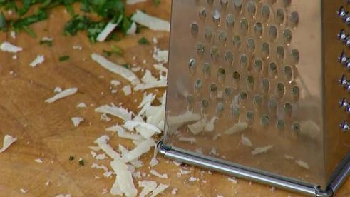 маффины с карамелизированным луком, беконом и зеленым горошком