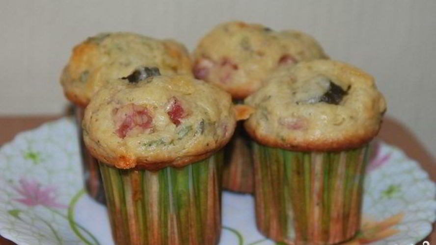 Рецепт маффинов с колбасой и сыром