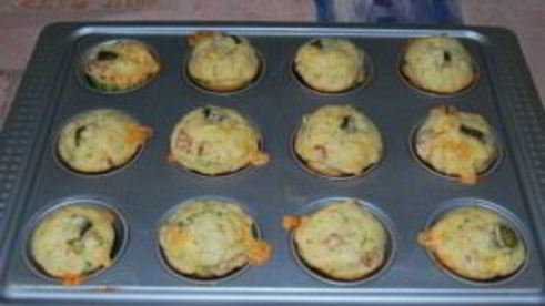 маффины с колбасой и сыром