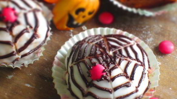 Рецепт Маффинов с тыквой, грушей и шоколадом Хэллоуин