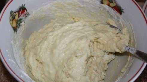 маффины с яблоком и изюмом с медово-ореховой глазурью