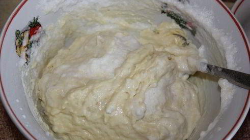 маффины с яблоком и изюмом с медово-ореховой глазурью