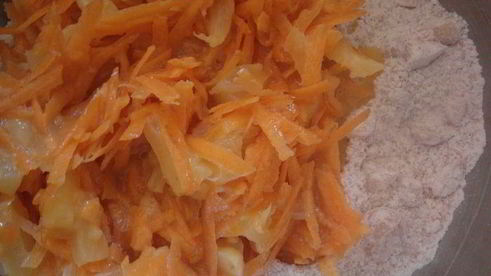 морковные маффины с макадамией и ананасом