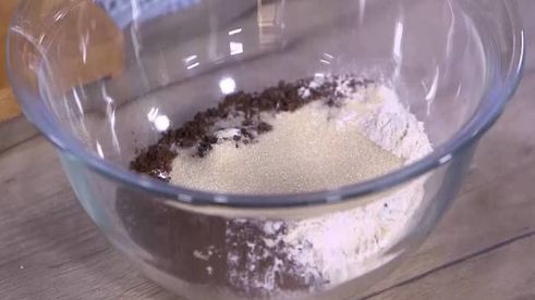 ореховые маффины с шоколадной начинкой