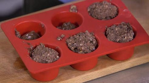 ореховые маффины с шоколадной начинкой