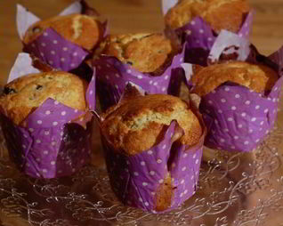 Сливочные маффины с клюквой и вишней